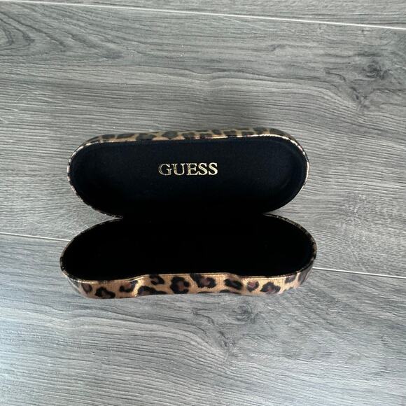 GUESS Hard Leopard Print Glasses Case - Picture 4 of 6